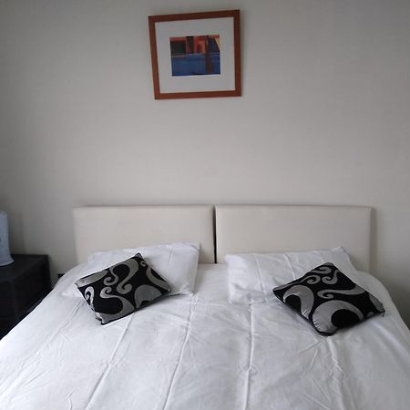 Room In Luxurious Penthouse Apartment London Bagian luar foto