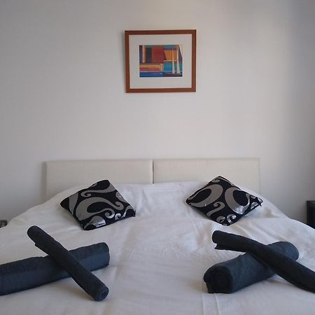 Room In Luxurious Penthouse Apartment London Bagian luar foto